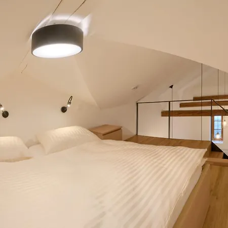 2. Na Fare Mezonet Apartment *