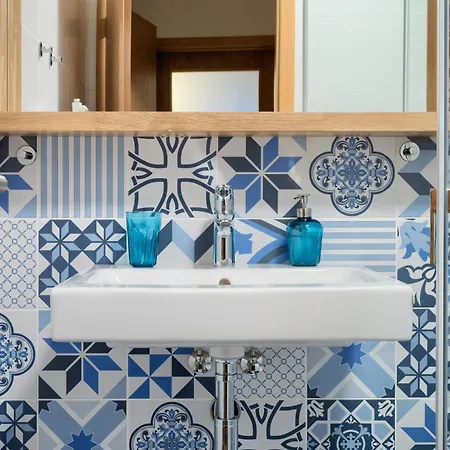 2. Na Fare Mezonet Apartment *